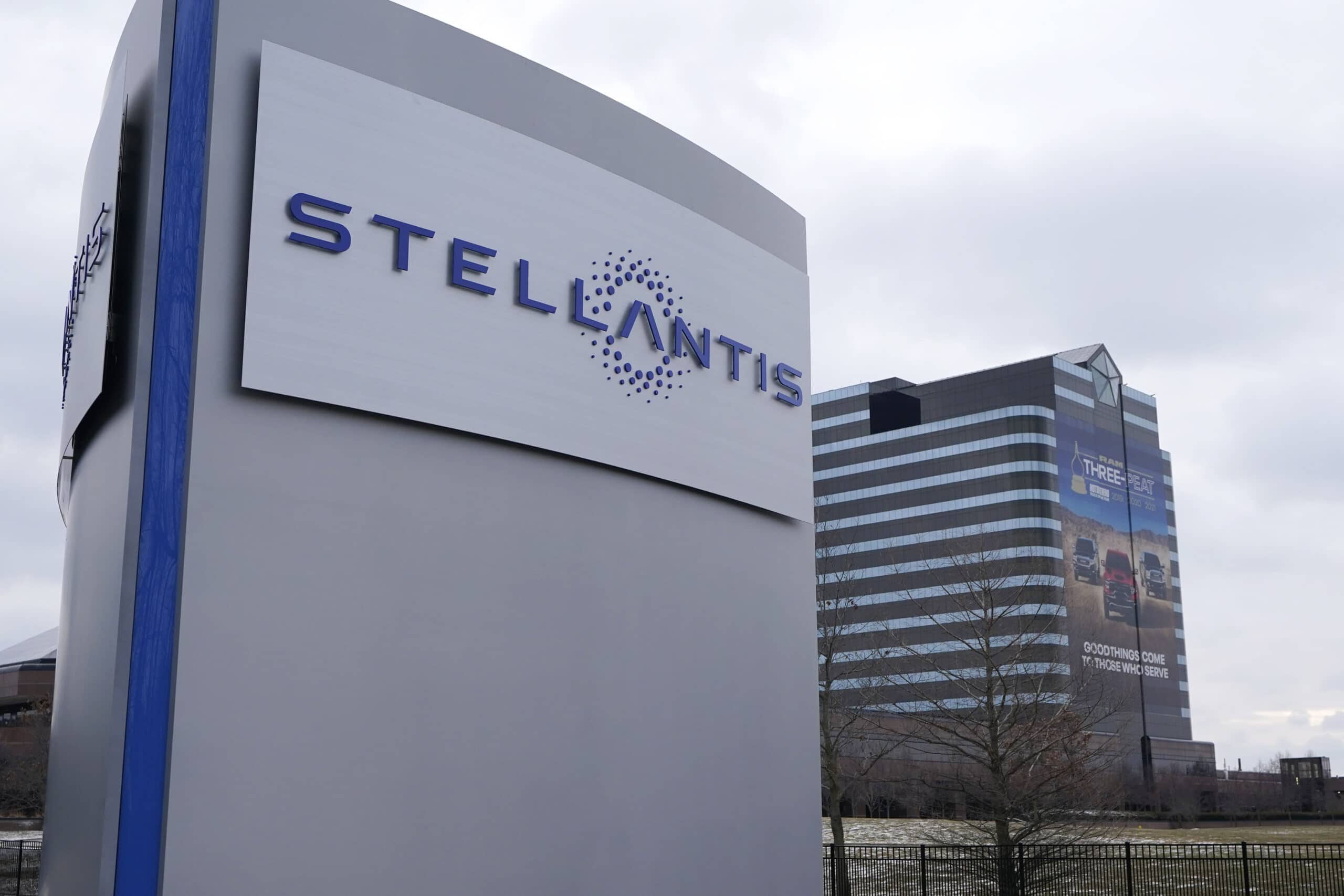 Autos_Stellantis248343753728-scaled-2.jpg